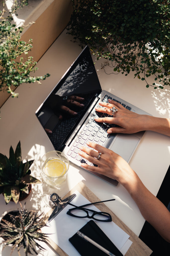 Arbeit am Laptop